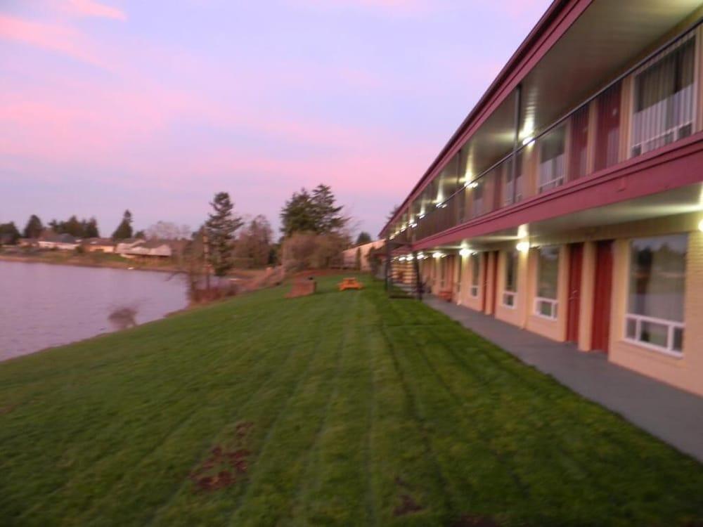 Lakeview Motel